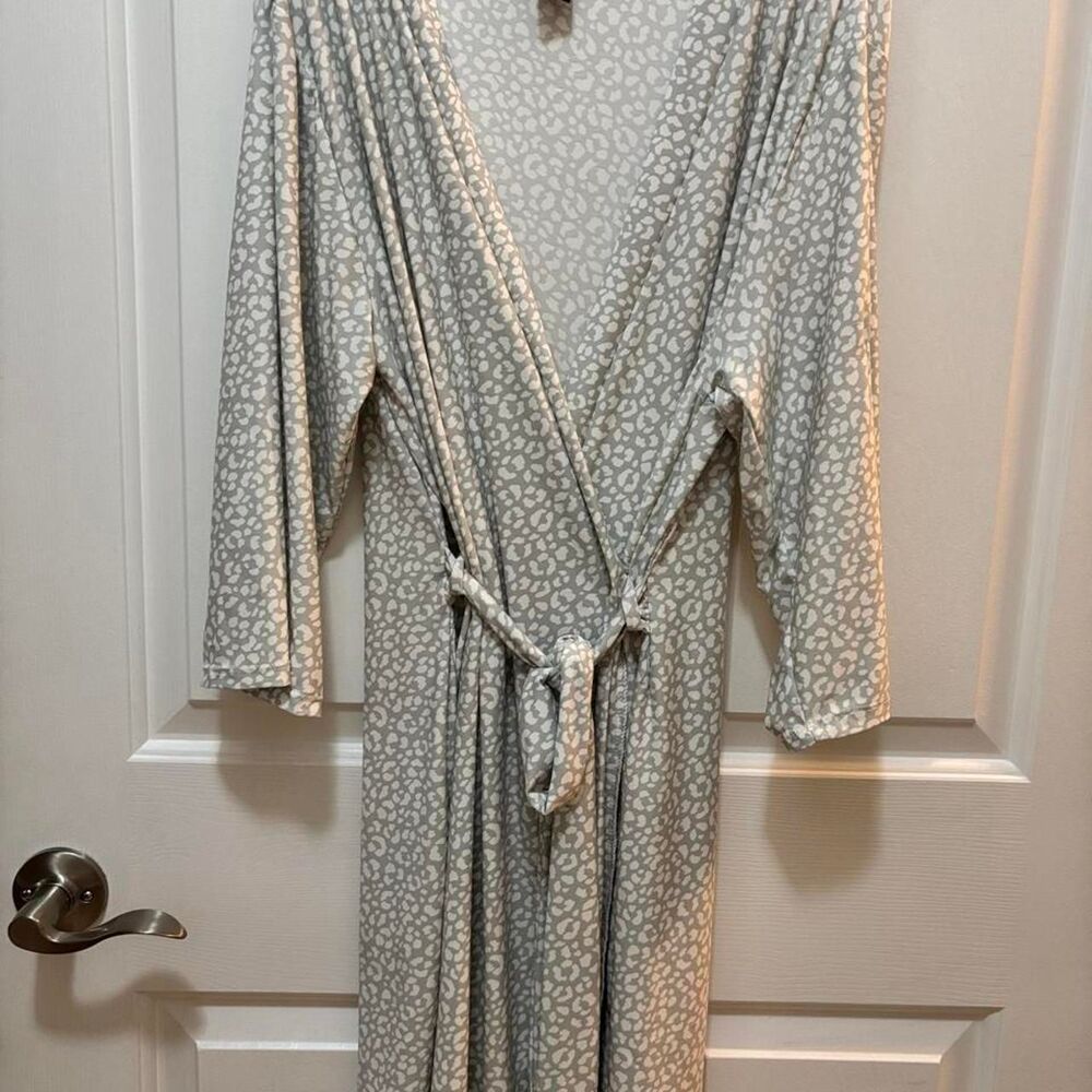 Rene-rofe Women's Grey and White Robe